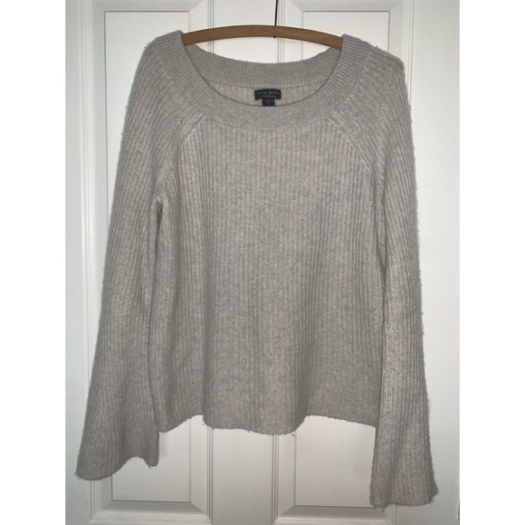 Only Mine Light Gray Cashmere Wide Sleeved Sweater Women’s Size Medium - Picture 1 of 6